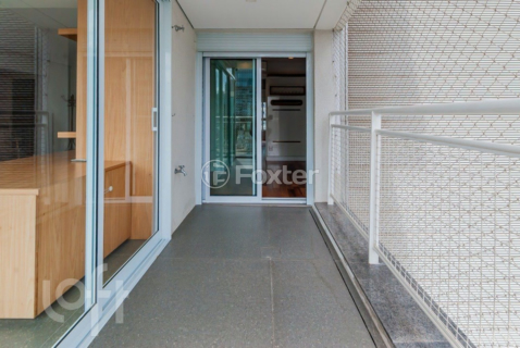 Image 29 - 881212