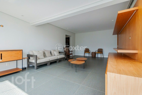 Image 4 - 881212