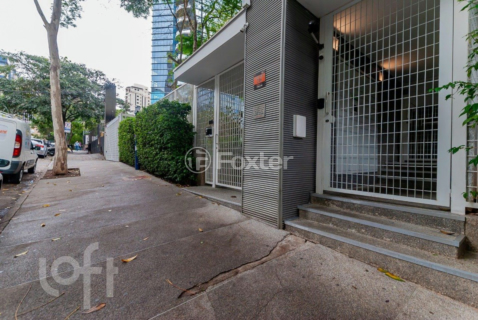 Image 68 - 881212