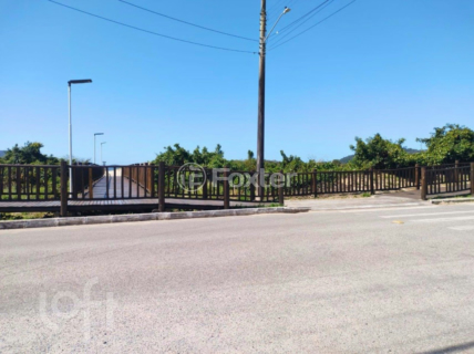 Image 11 - 881215