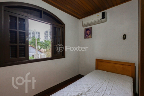 Image 7 - 881337