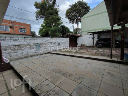 Image 16 - 881360