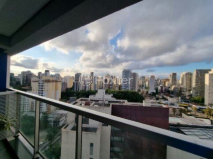 Image 18 - 881367