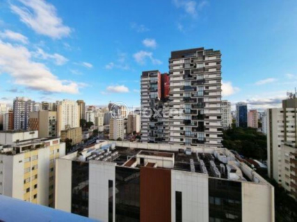 Image 6 - 881375