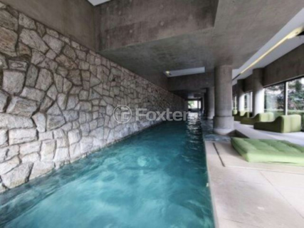 Image 17 - 881410