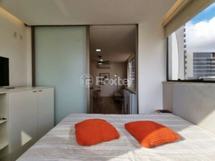 Image 9 - 881416