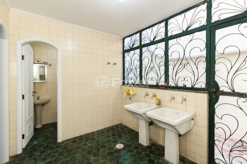 Image 17 - 881507