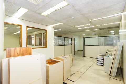 Image 17 - 881528