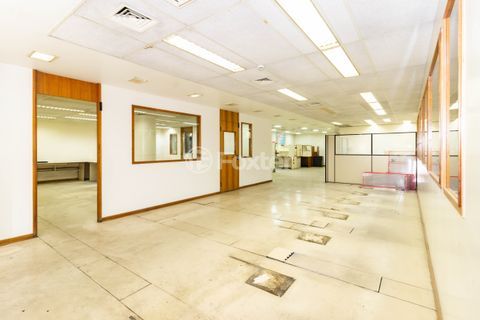 Image 1 - 881528