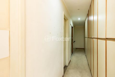 Image 20 - 881528