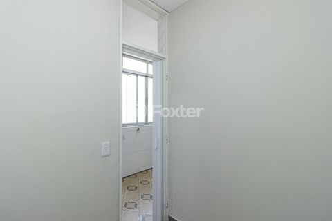 Image 19 - 881597