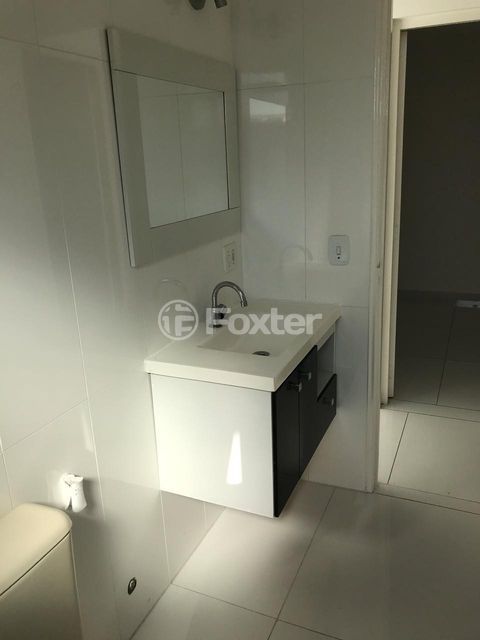 Image 10 - 881658