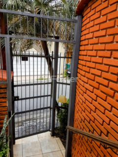 Image 19 - 881665