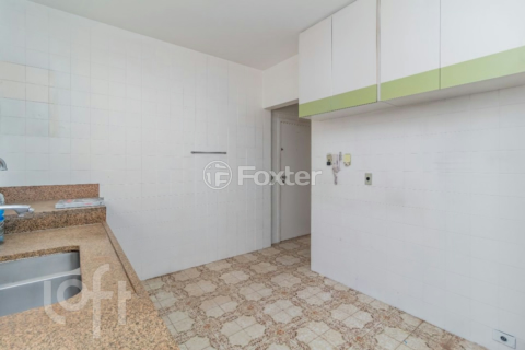 Image 32 - 881678
