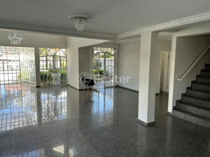 Image 4 - 881703