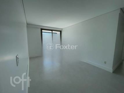 Image 35 - 881712