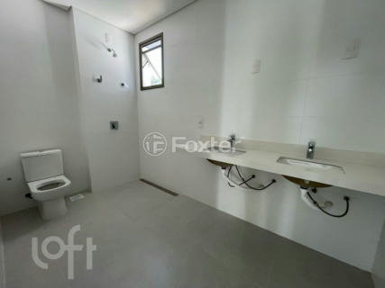 Image 37 - 881712