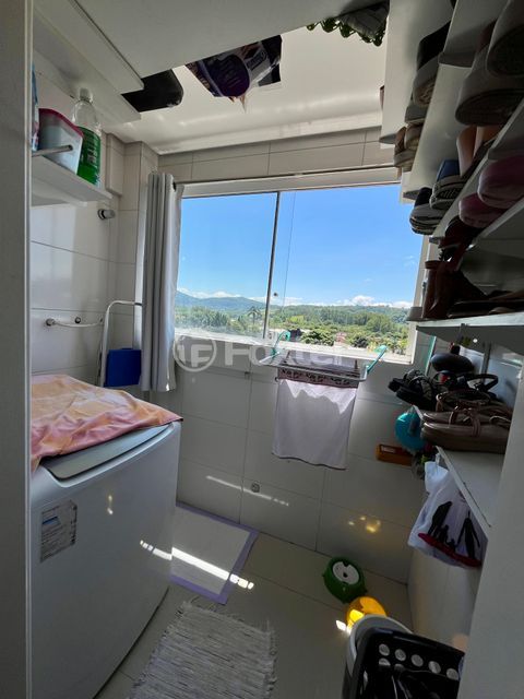 Image 10 - 881733