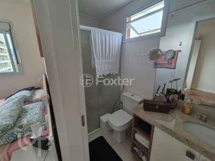 Image 7 - 881759