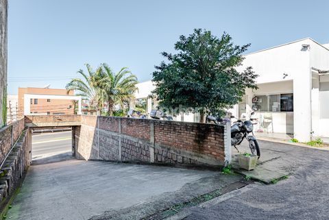 Image 6 - 882045