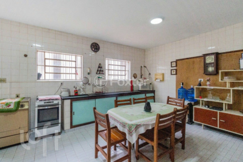Image 4 - 882125