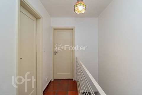 Image 37 - 882168