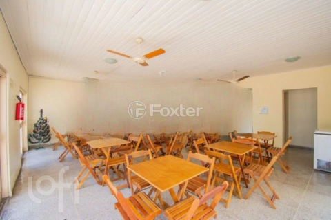 Image 7 - 882180