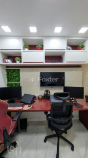 Image 19 - 882206