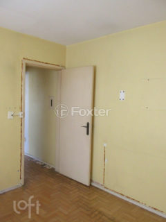 Image 7 - 882210