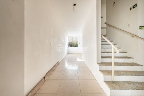 Image 11 - 882316