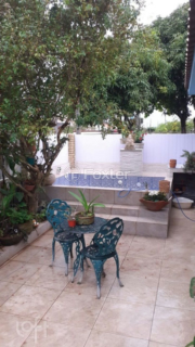Image 7 - 882357