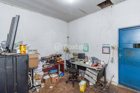 Image 21 - 882380