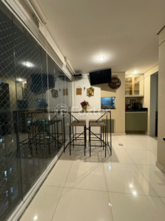 Image 5 - 882384