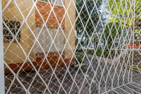 Image 9 - 882505