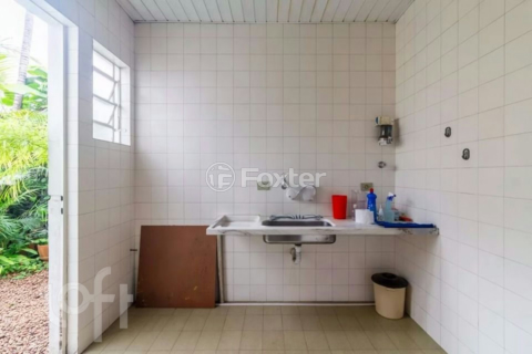 Image 7 - 882524