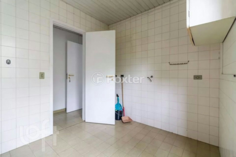 Image 8 - 882524