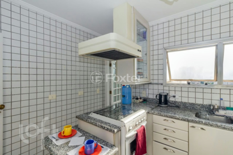 Image 7 - 882555