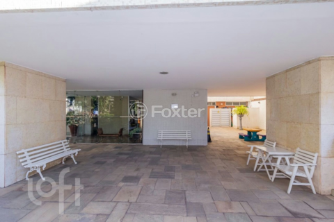 Image 39 - 882555