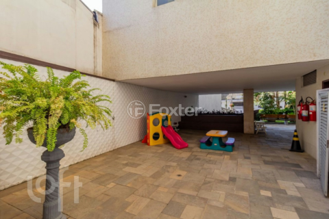 Image 41 - 882555