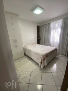 Image 11 - 882671