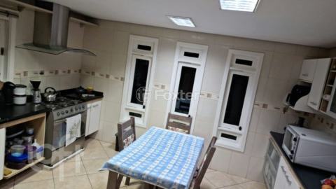 Image 7 - 882679