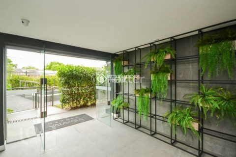 Image 8 - 882692