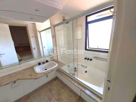 Image 15 - 882710