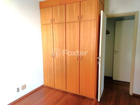 Image 7 - 882710
