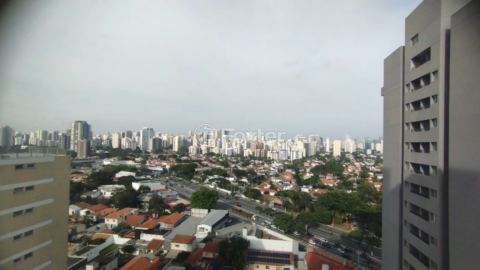Image 17 - 882745