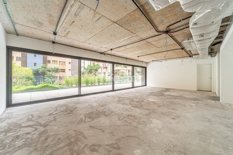 Image 5 - 882758