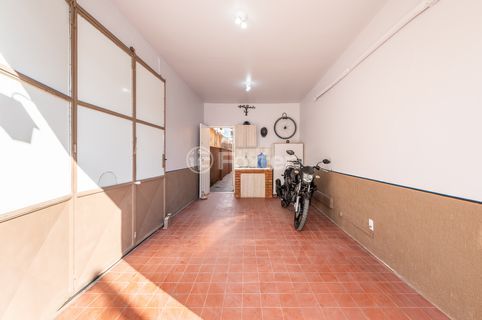 Image 21 - 882785