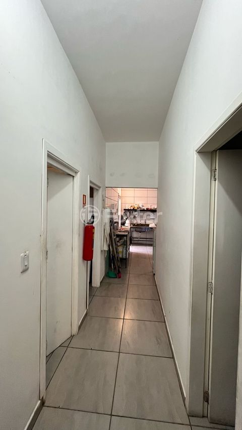 Image 19 - 882820