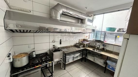 Image 9 - 882820
