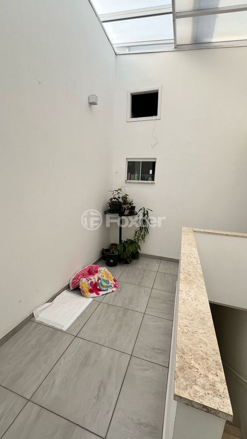 Image 35 - 882820